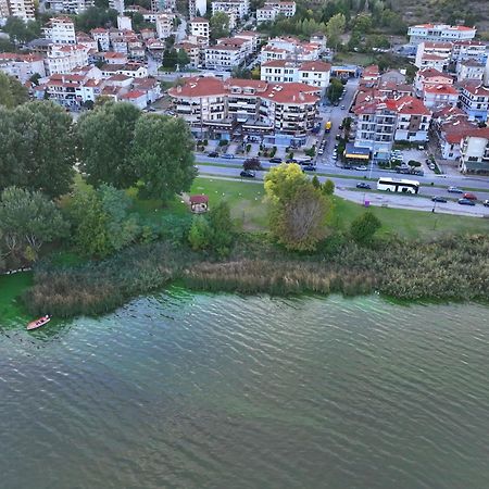 Swan Lake Front Apartment Кастория Экстерьер фото